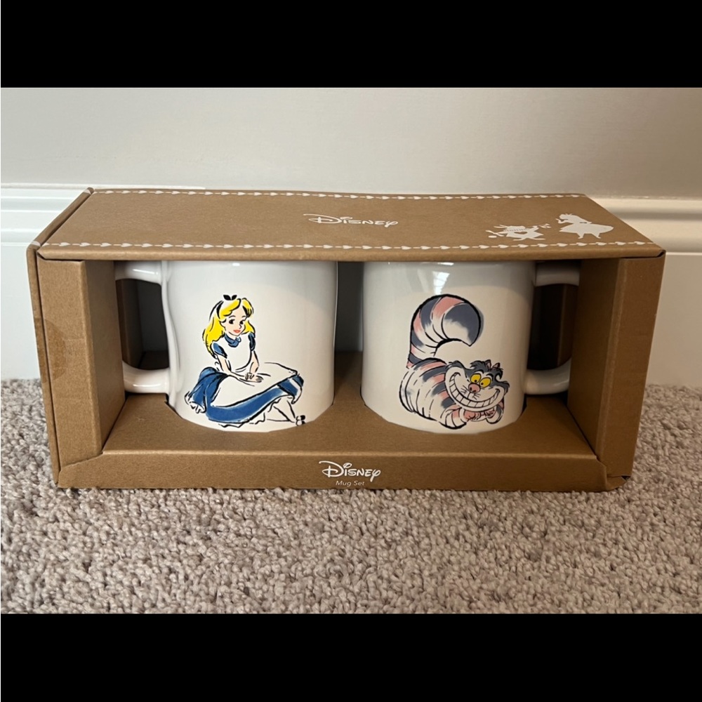 NWT Rae Dunn Alice in Wonderland Cup set💕